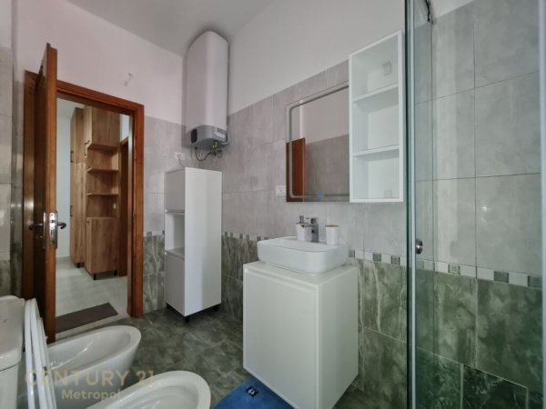 Japim me Qira apartament 2+1+2 rruga 5 Maji!