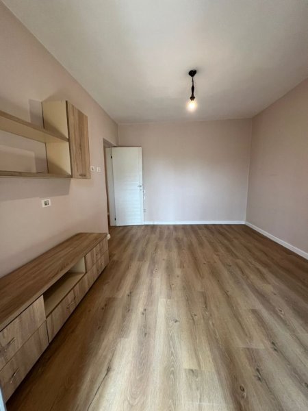 Shitet apartament 2+1 Mbrapa UET