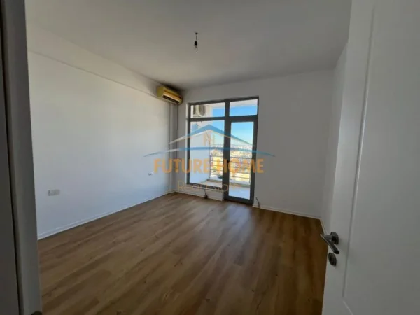 Shitet, Apartament 1+1, Rruga Kavajes,Ish Parku Autobuzave