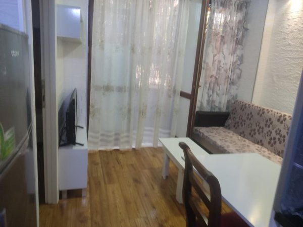 Tirane, Apartament me qira 300 Euro (Kopshti Botanik)