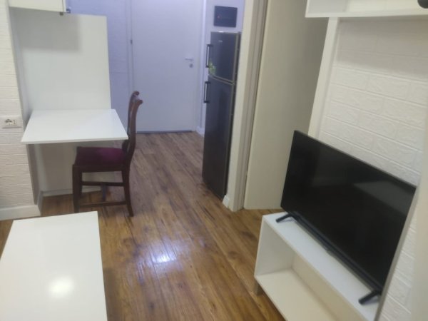 Tirane, Apartament me qira 300 Euro (Kopshti Botanik)