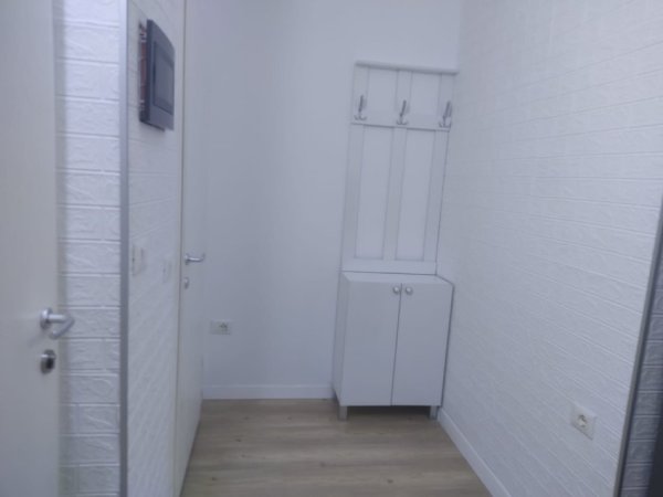 Tirane, Apartament me qira 300 Euro (Kopshti Botanik)