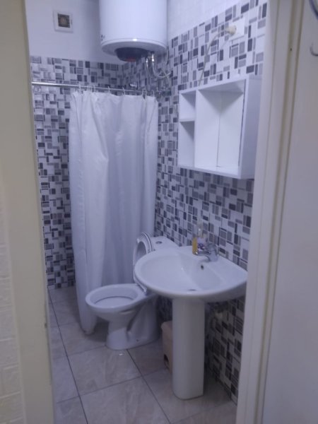 Tirane, Apartament me qira 300 Euro (Kopshti Botanik)