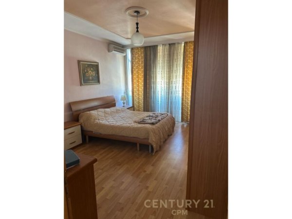 TEK KOMUNA PARISIT, APARTAMENT 2+1 DHE VERANDA ME QERA !