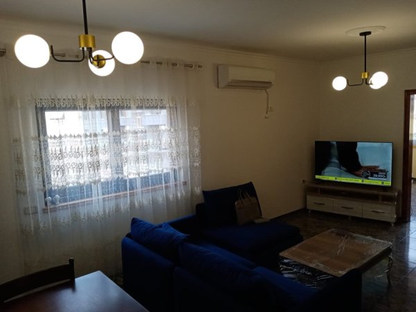 Jepet apartament 2+1 me qera te Pazari i Ri, 500 Euro