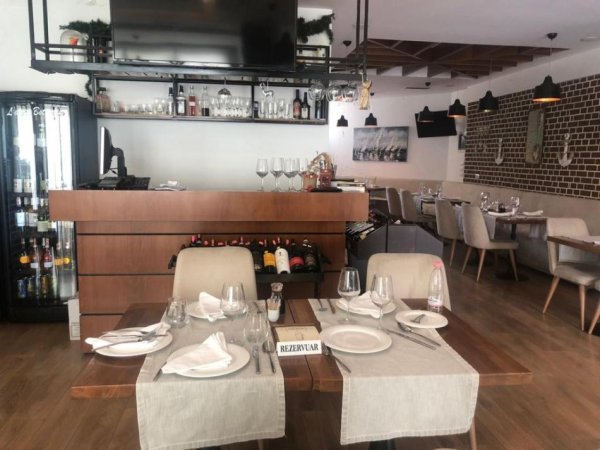 JEPET ME QERA RESTORANT I INVESTUAR 314M2 3500 EURO BLLOKU