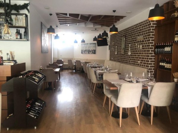 JEPET ME QERA RESTORANT I INVESTUAR 314M2 3500 EURO BLLOKU