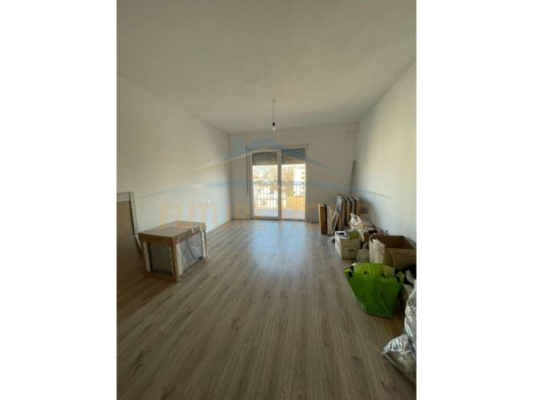 Qera, Apartament 2+1+Post Parkimi, Unaza e Re, Tirane.