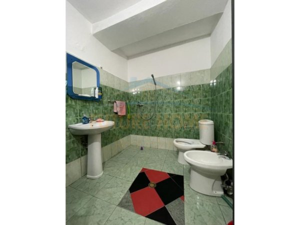 Shitet, Apartament 3+1+2, Stadiumi Dinamo, Tiranë