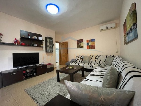 Shitet, Apartament 3+1+2, Stadiumi Dinamo, Tiranë