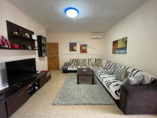 Shitet, Apartament 3+1+2, Stadiumi Dinamo, Tiranë