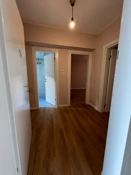 Shitet apartament 1+1 te Shkolla e Bashkuar, 73'000 Euro