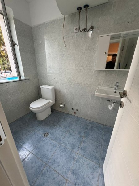 Shitet apartament 1+1 te Shkolla e Bashkuar, 73'000 Euro