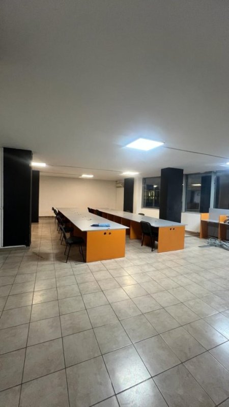 JEPET ME QERA ZYRE OPEN SPACE 400M2 2500 EURO STACIONI I TRENIT