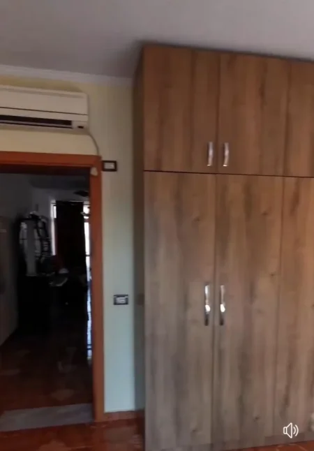 Jepet me qira godine private 1+1+bllk Ali Demi