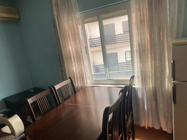 Jepet me qera Apartament 2+1 te Rr. E Barrikadave, 500 €