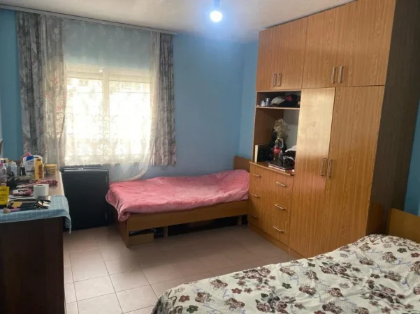 Jepet me qera Apartament 2+1 te Rr. E Barrikadave, 500 €