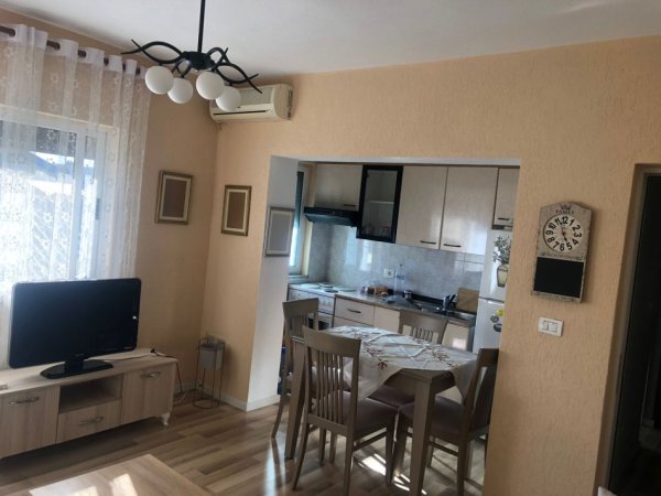 Tirane, Apartament  2+1 me qira ( Kongresi Manastirit )