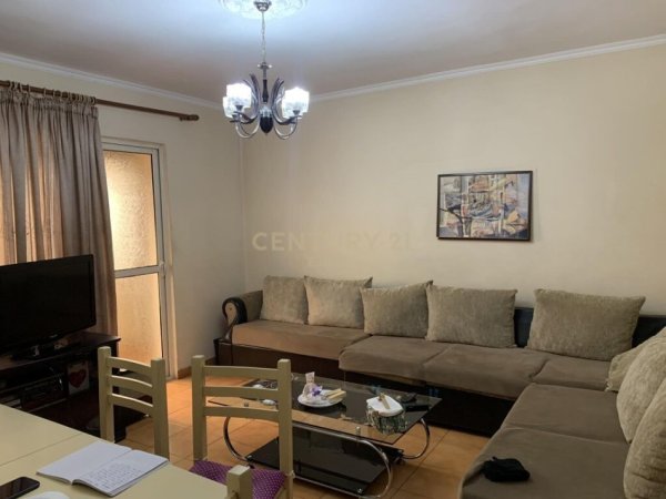 SHKOLLA E BASHKUAR, SHITET APARTAMENT 1+1 DHE GARSONIERE!