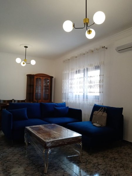 Qera Apartament  2+1 ( Pazari Ri)