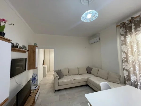 Apartament 1+1 me qira vjetore ne Plazh Rrota Kuqe!