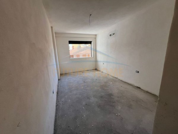 Shitet, Apartament 2+1+2, Rruga e Durrësit, Tiranë