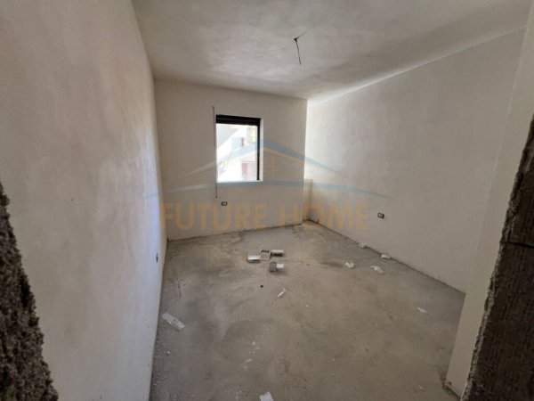 Shitet, Apartament 2+1+2, Rruga e Durrësit, Tiranë