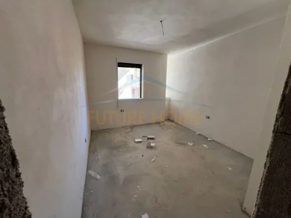 Shitet, Apartament 2+1+2, Rruga e Durrësit, Tiranë