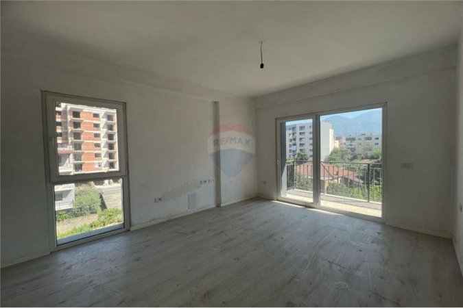 Apartament 2+1+2 Per Shitje Prane Farmacia 10!