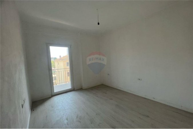 Apartament 2+1+2 Per Shitje Prane Farmacia 10!