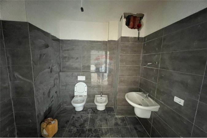 Apartament 2+1+2 Per Shitje Prane Farmacia 10!