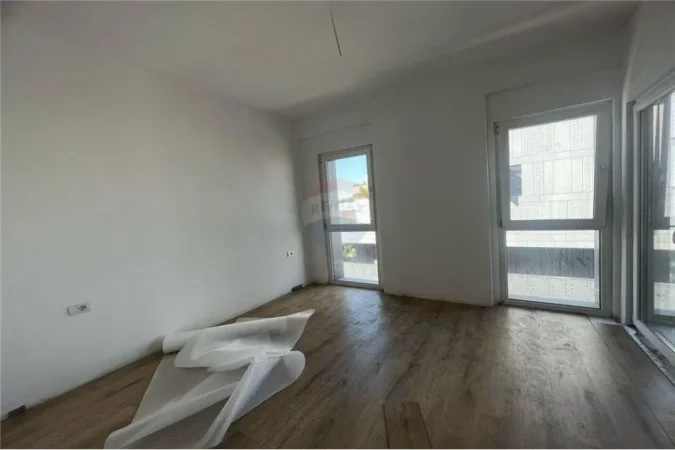 Apartament 1+1 Per Shitje Prane Farmacia 10!
