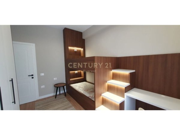 KOPSHTI BOTANIK, JAPIM ME QIRA SUPER APARTAMENT 2+1