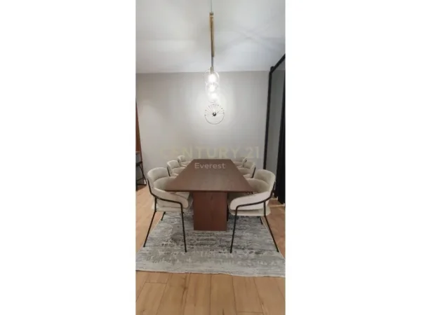 KOPSHTI BOTANIK, JAPIM ME QIRA SUPER APARTAMENT 2+1