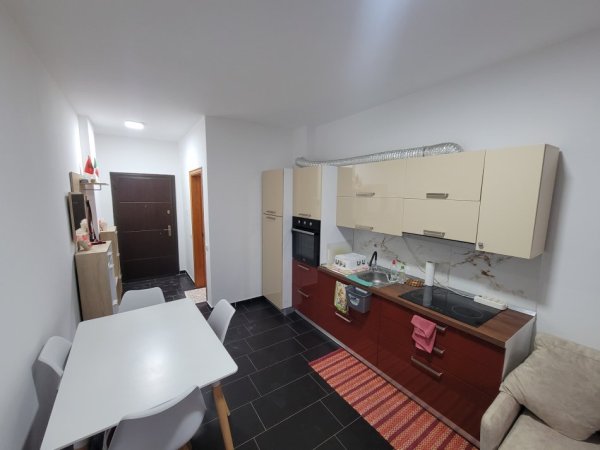 Shitet apartament 1+1 te Mali i Robit, kompleksi Fafa, 85'000 Euro