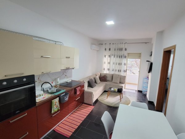 Shitet apartament 1+1 te Mali i Robit, kompleksi Fafa, 85'000 Euro