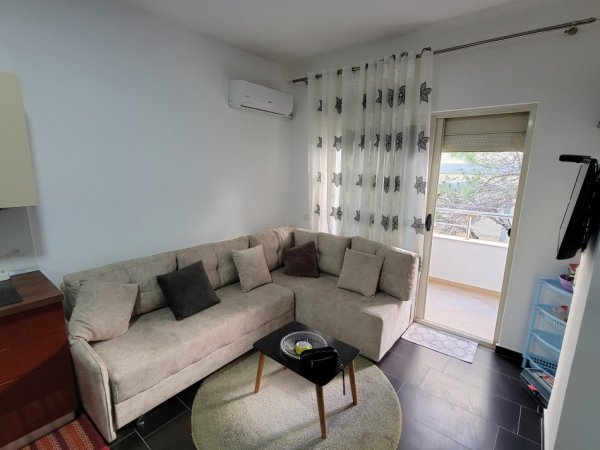 Shitet apartament 1+1 te Mali i Robit, kompleksi Fafa, 85'000 Euro