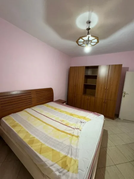 Jepet me qera apartamenti 1+1 350 mije leke, Zogu i Zi prane Vodafonit.