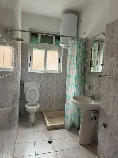 Jepet me qera apartamenti 1+1 350 mije leke, Zogu i Zi prane Vodafonit.