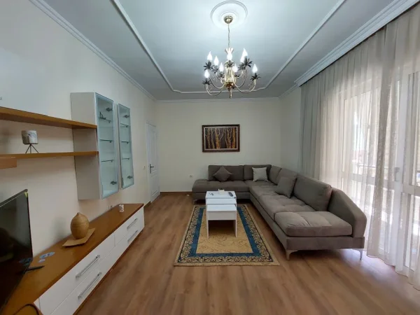 JAPIM ME QIRA APARTAMENT 2+1 TE PAZARI I RI