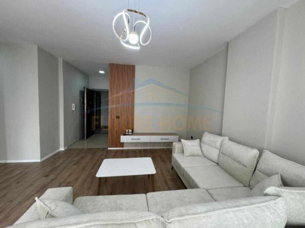 Shitet, Apartament 2+1, Unaza e Re.
Cmimi 124,000euro