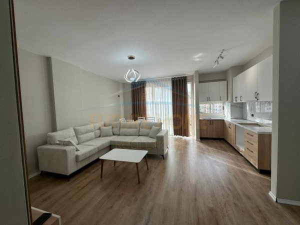 Shitet, Apartament 2+1, Unaza e Re.
Cmimi 124,000euro