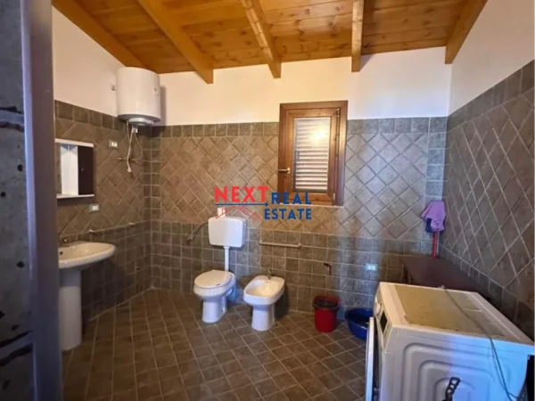 JEPET ME QERA AFATGJATE KATI I DYTE I NJE SHTEPIE PRIVATE NE KANINE