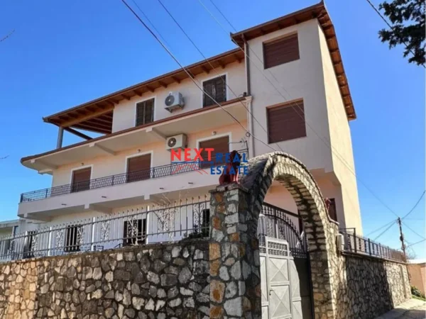 JEPET ME QERA AFATGJATE KATI I DYTE I NJE SHTEPIE PRIVATE NE KANINE