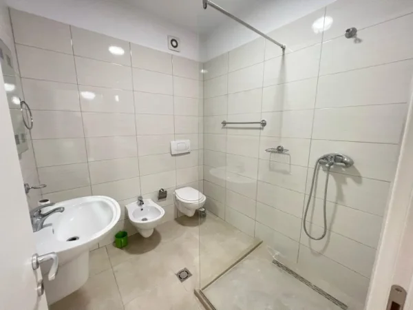 QERA Apartament 2+1 me 2 Tualete dhe ballkon