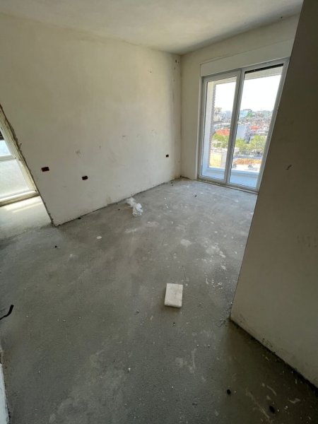 Shitet Apartament