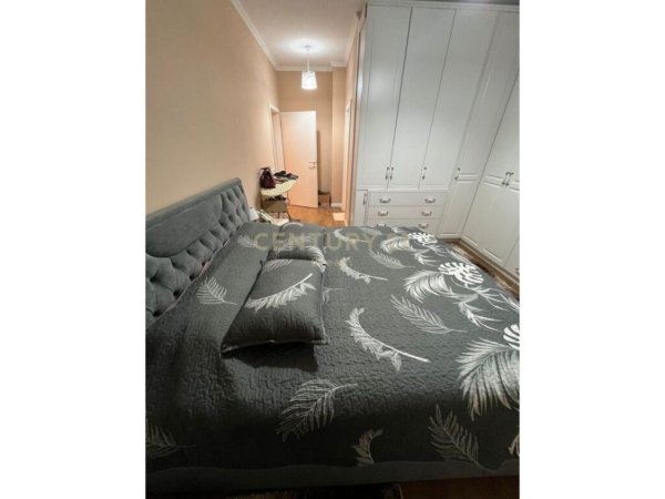 Shitet Apartament 2+1+2 dhe post parkimi ne Oxhak