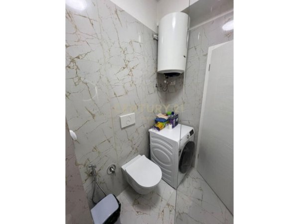 Shitet Apartament 2+1+2 dhe post parkimi ne Oxhak