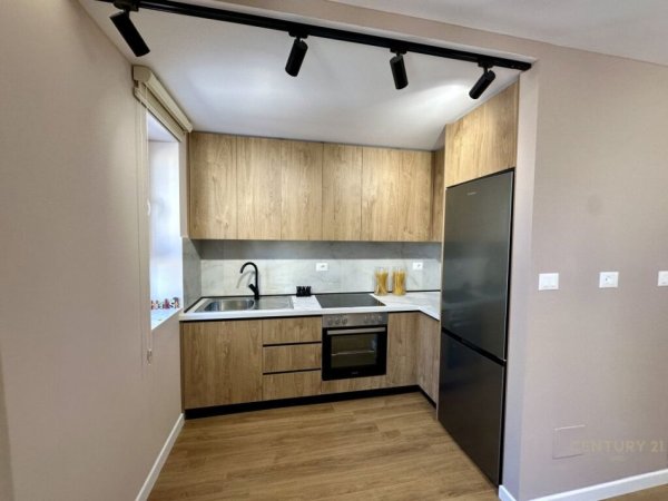 APARTAMENT 2+1+VERANDE I MOBILUAR TOTALISHT!
 Rruga Mine Peza (prane shkolles Hasan Vogli) Tirana, Albania