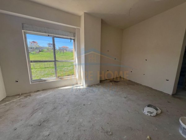 Shitet, Apartament 2+1+2, Rezidenca Kaimi, Tiranë. 104,000 €